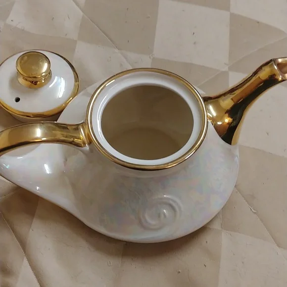 1940's 22k gold trimmed tea set. - Picture 7 of 8